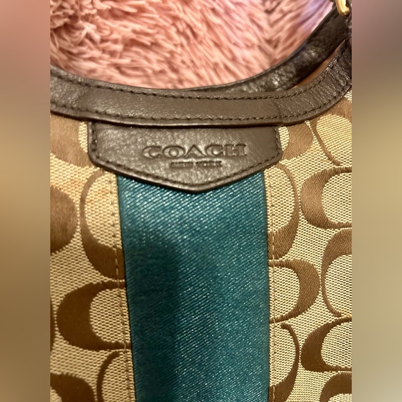 COACH: Monogram Purse - GUC - Picture 4 of 14